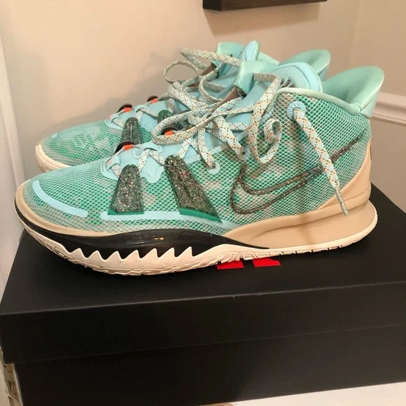 Nike Kyrie 7 Copa size 10
